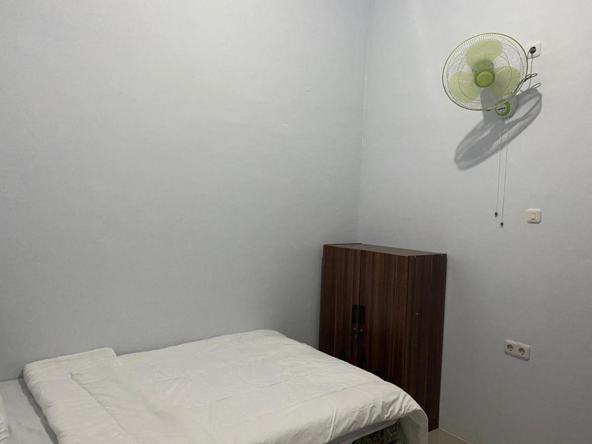 Khalisa Home Syariah Понтианак Екстериор снимка
