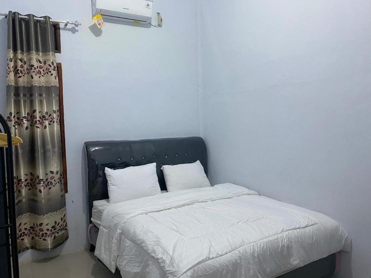 Khalisa Home Syariah Понтианак Екстериор снимка