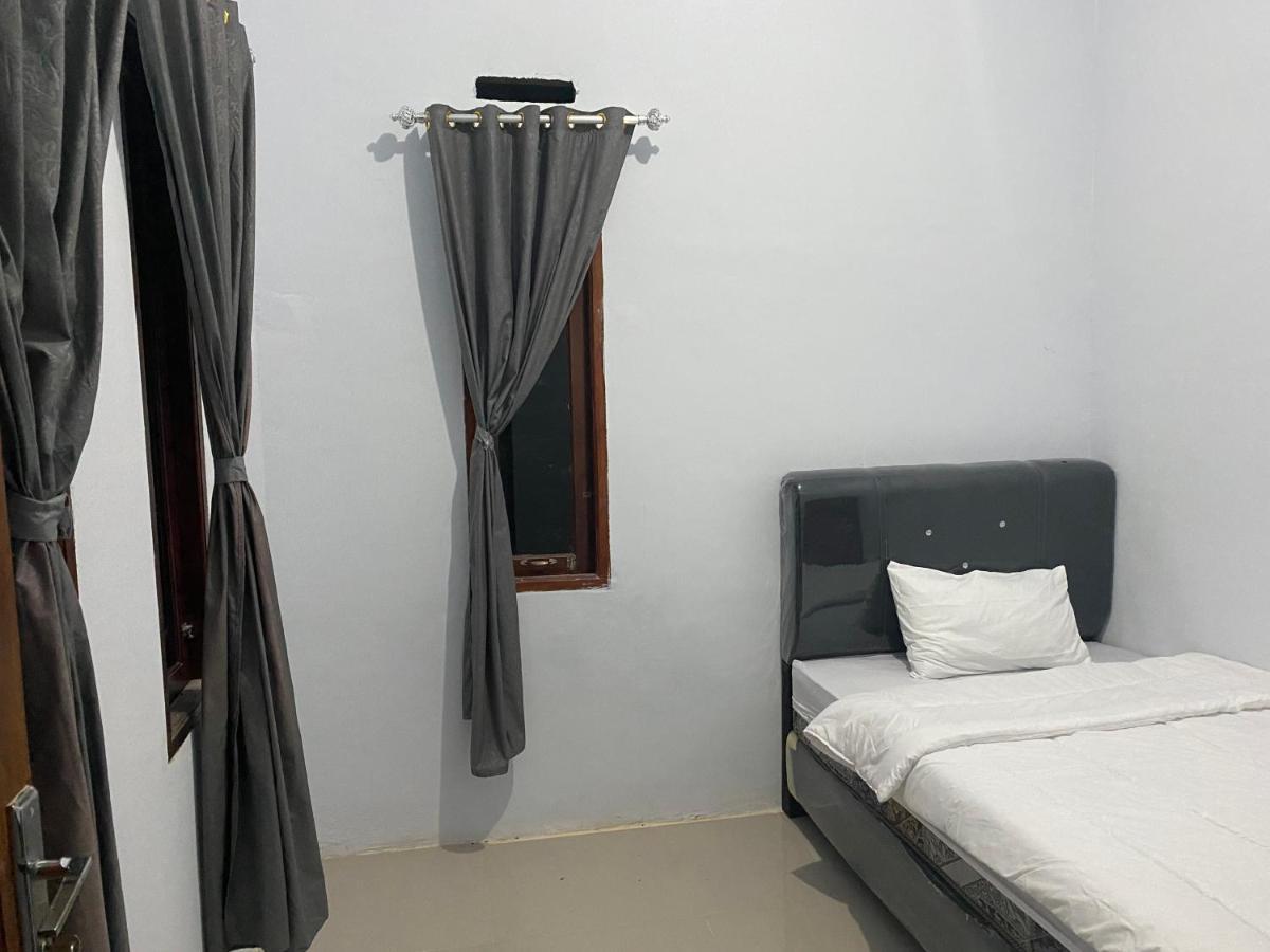 Khalisa Home Syariah Понтианак Екстериор снимка