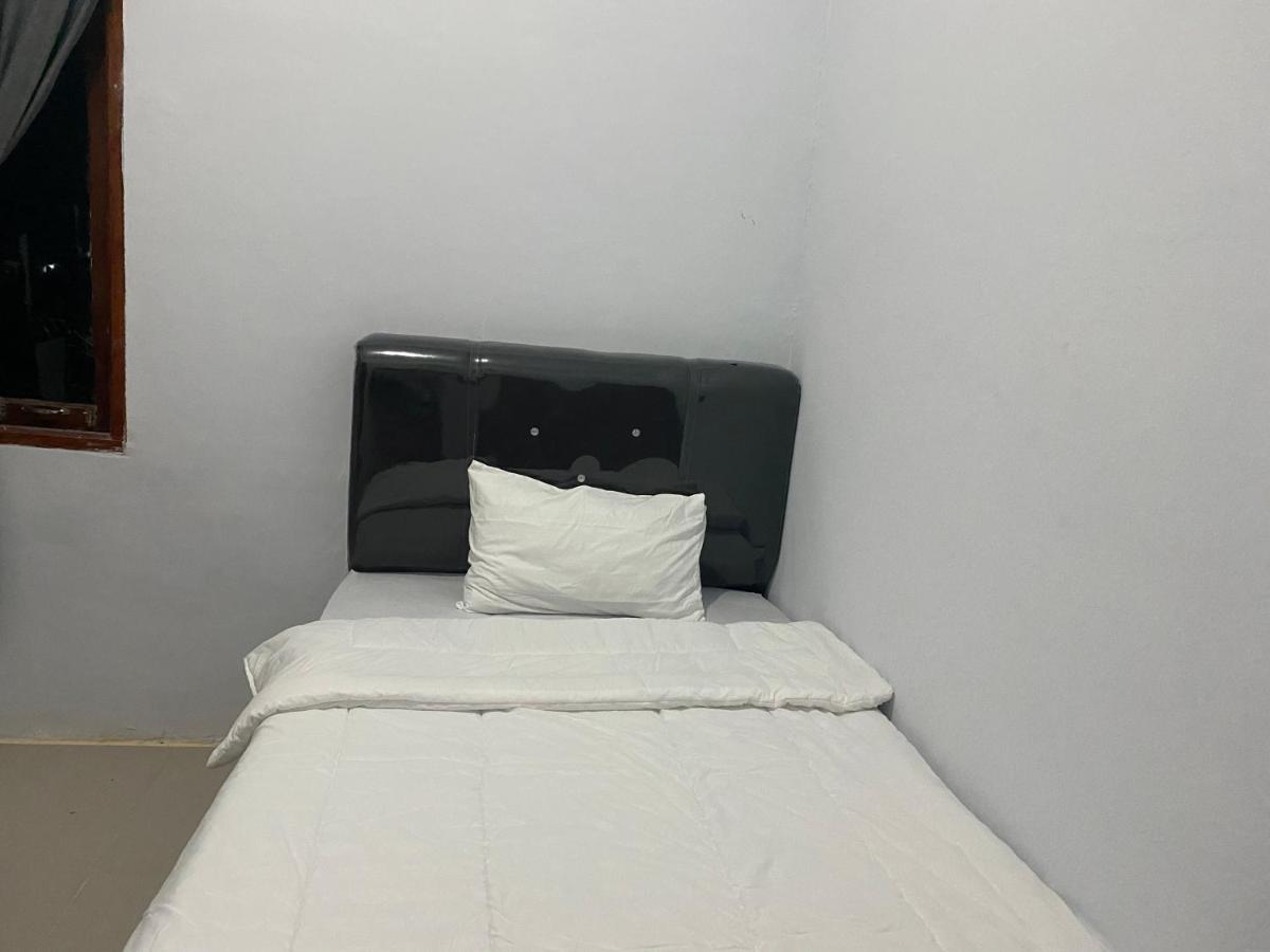 Khalisa Home Syariah Понтианак Екстериор снимка